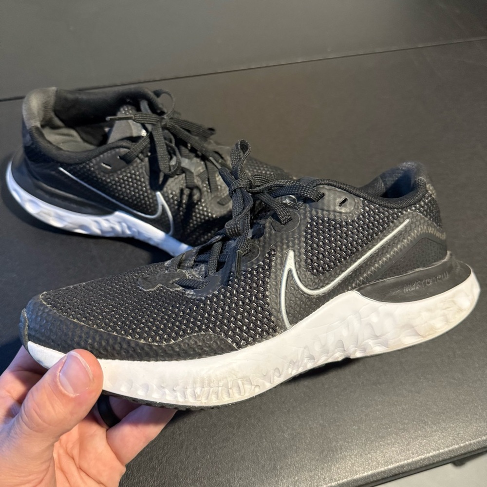 Nike Renew Run ‘Black/Metallic Silver’